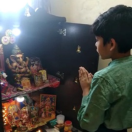 kid praying